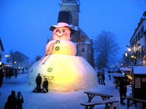 Deutschlands größter Natur-Schneemann steht in Bischofsgrün. - Foto: Tourismuszentrale Fichtelgebirge